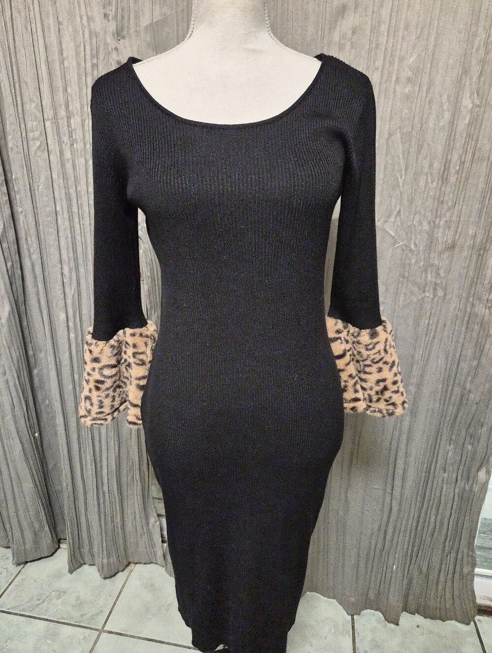 Nina Leonard Black Ribbed Knit Long-Sleeve Dress with Leopard Fur Cuffs Stritch